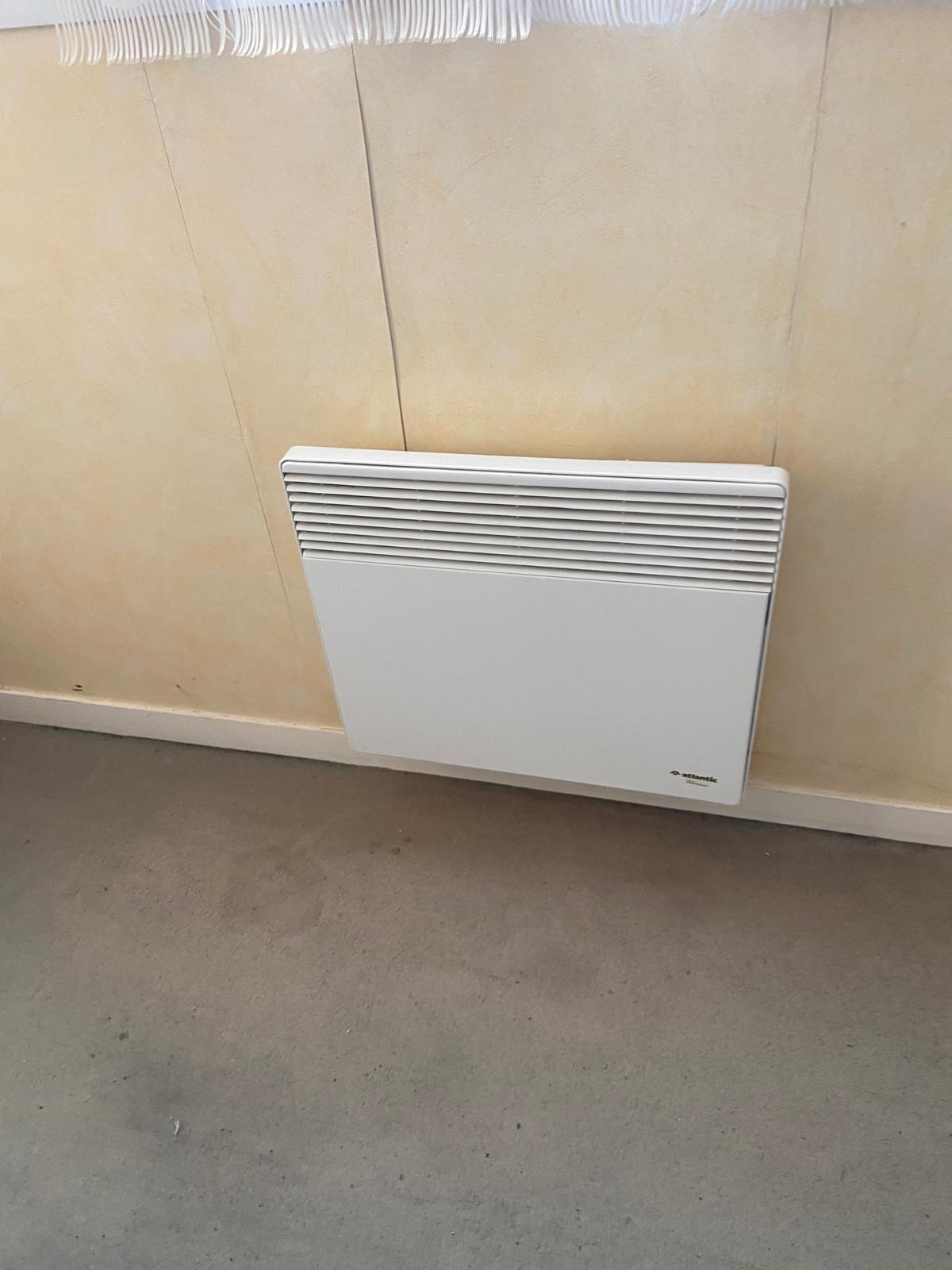 Convecteur chambre sous fenêtre avant remplacement