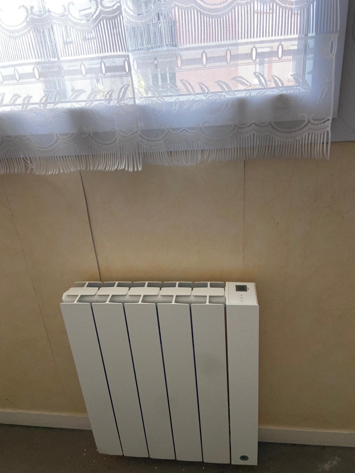 Thermor Baléares 6 éléments sous fenêtre après rénovation