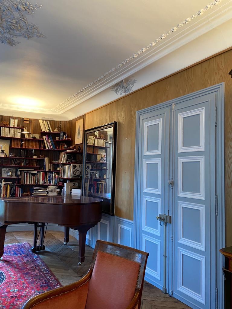 Chambre mezzanine lumineuse avec belle hauteur sous plafond